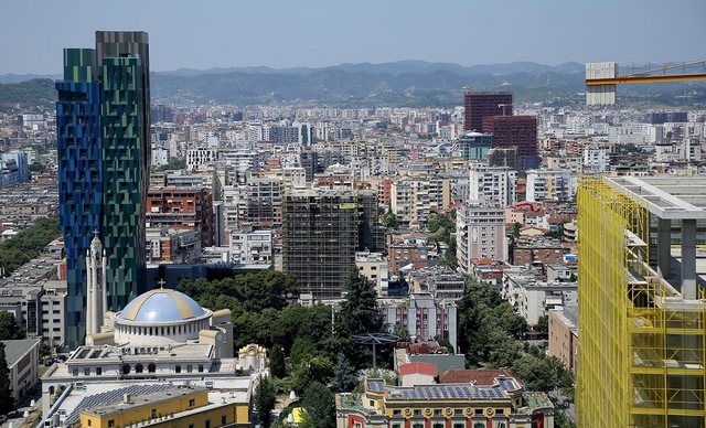Kontrasti në Shqipëri, ulen kostot e ndërtimit, por rriten çmimet e apartamenteve